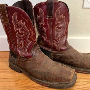 Men’s size 9.5 Justin Cowboy Boot